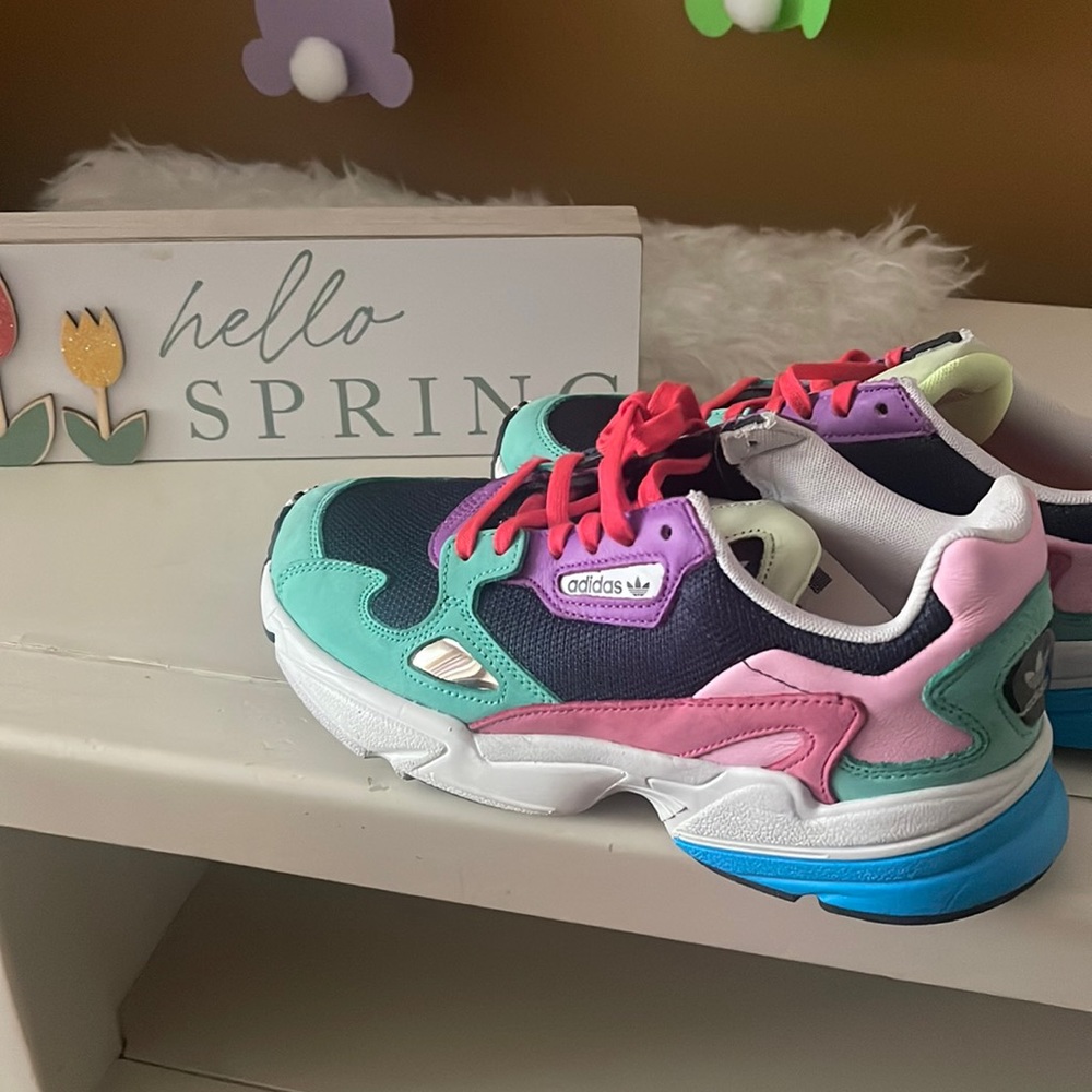 Adidas falcon sneaker